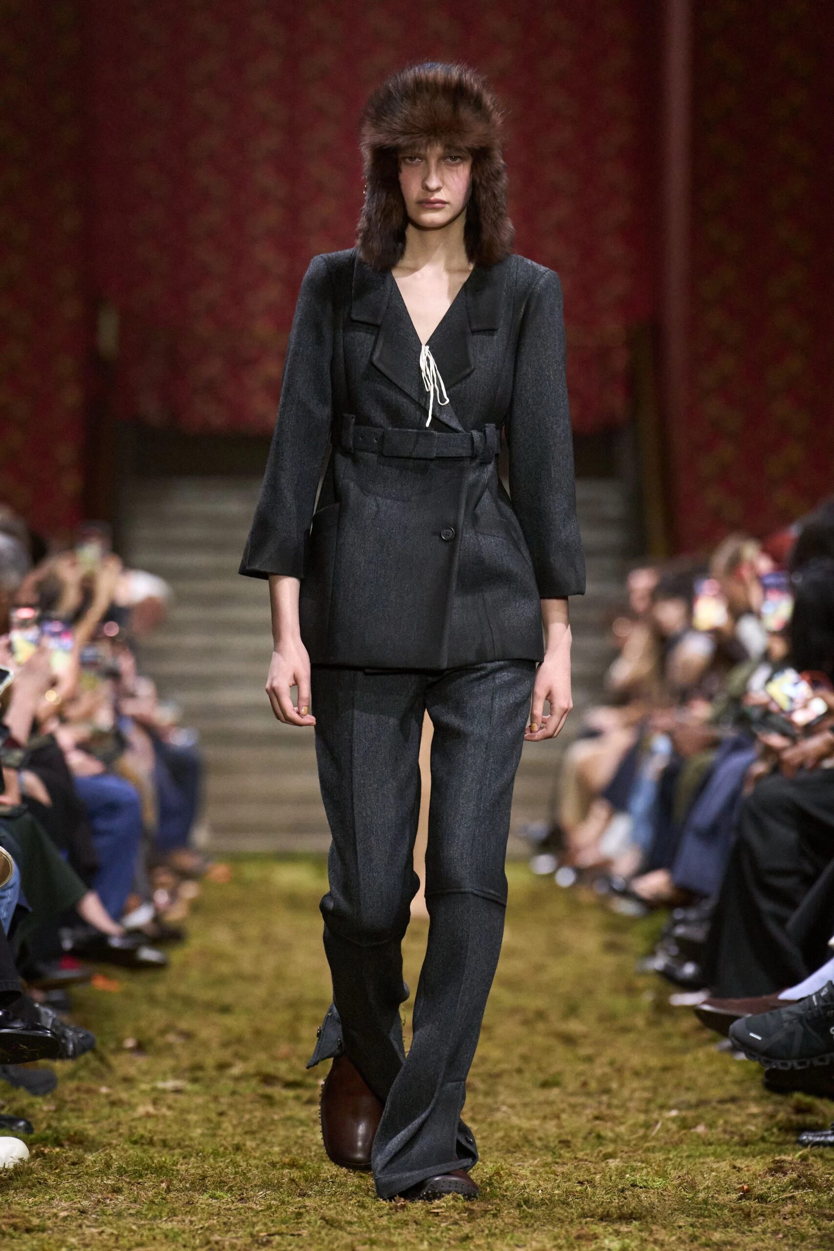 Miu Miu осінь-зима 2026/2027: свіжа збірка, мінімалістичний погляд Пради.