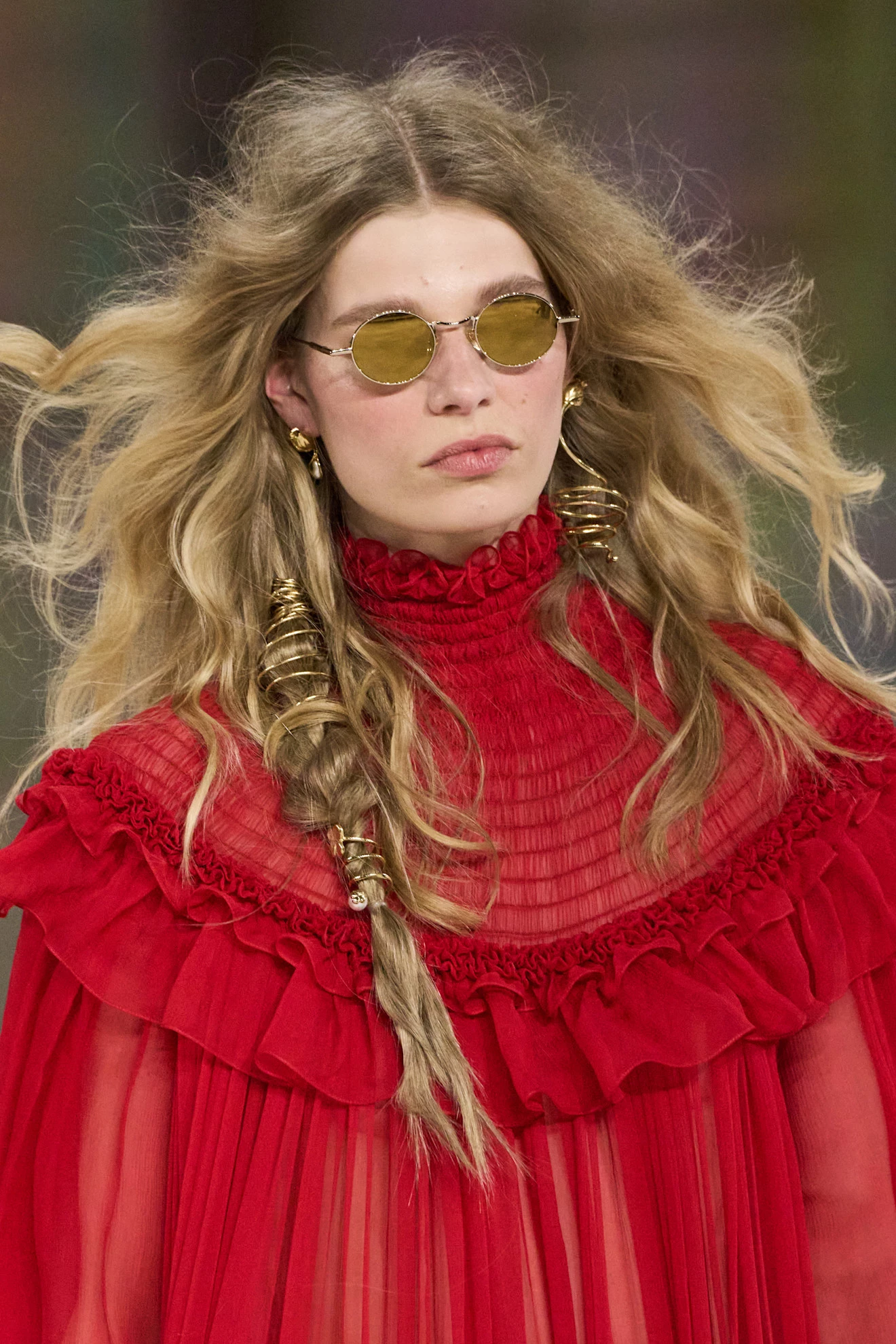 7 головних б'юті-тенденцій з Паризького тижня моди, популярних восени 2026 року.
6