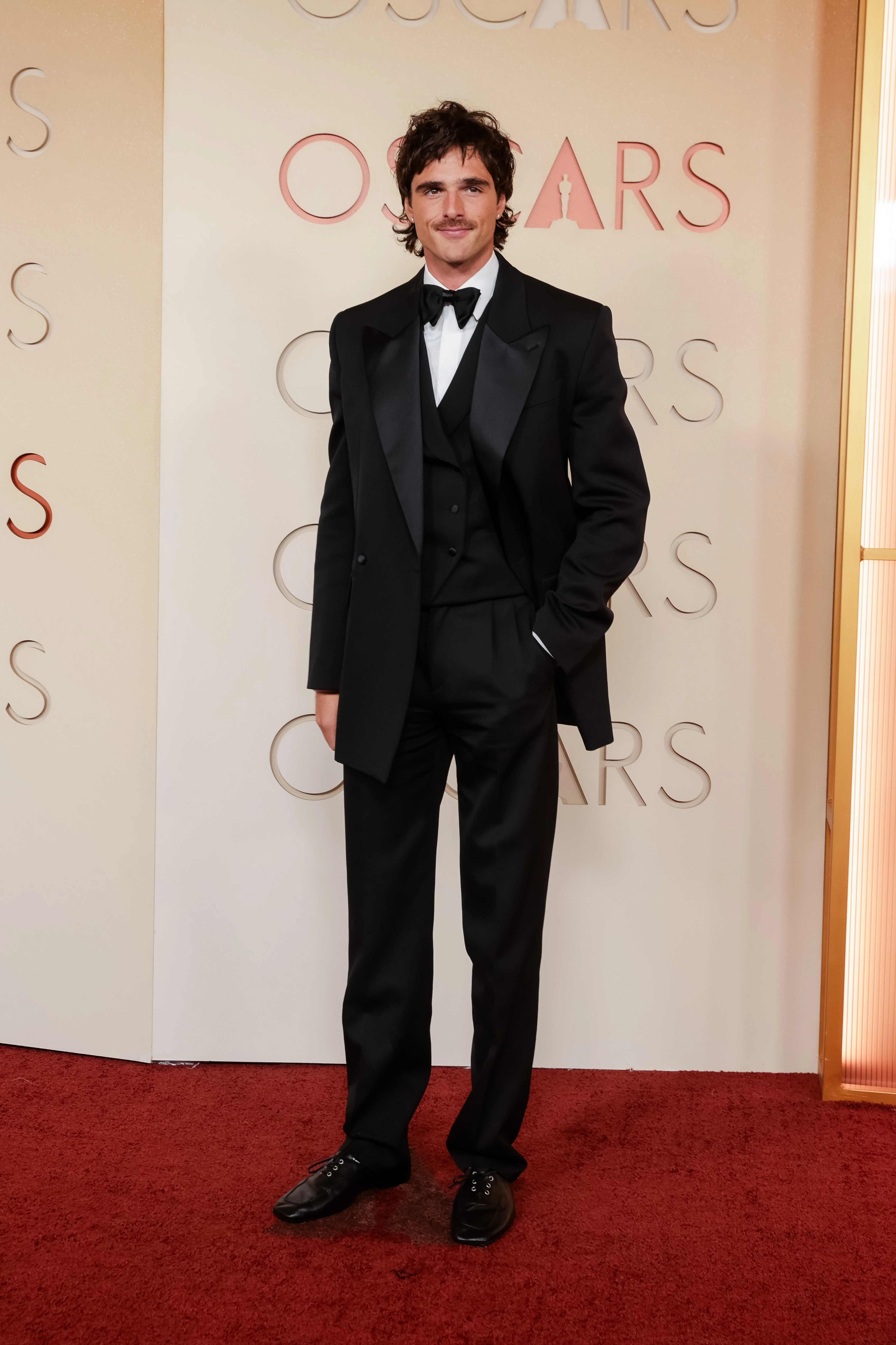 Джейкоб Елорді в костюмі Bottega Veneta та прикрасах Cartier7