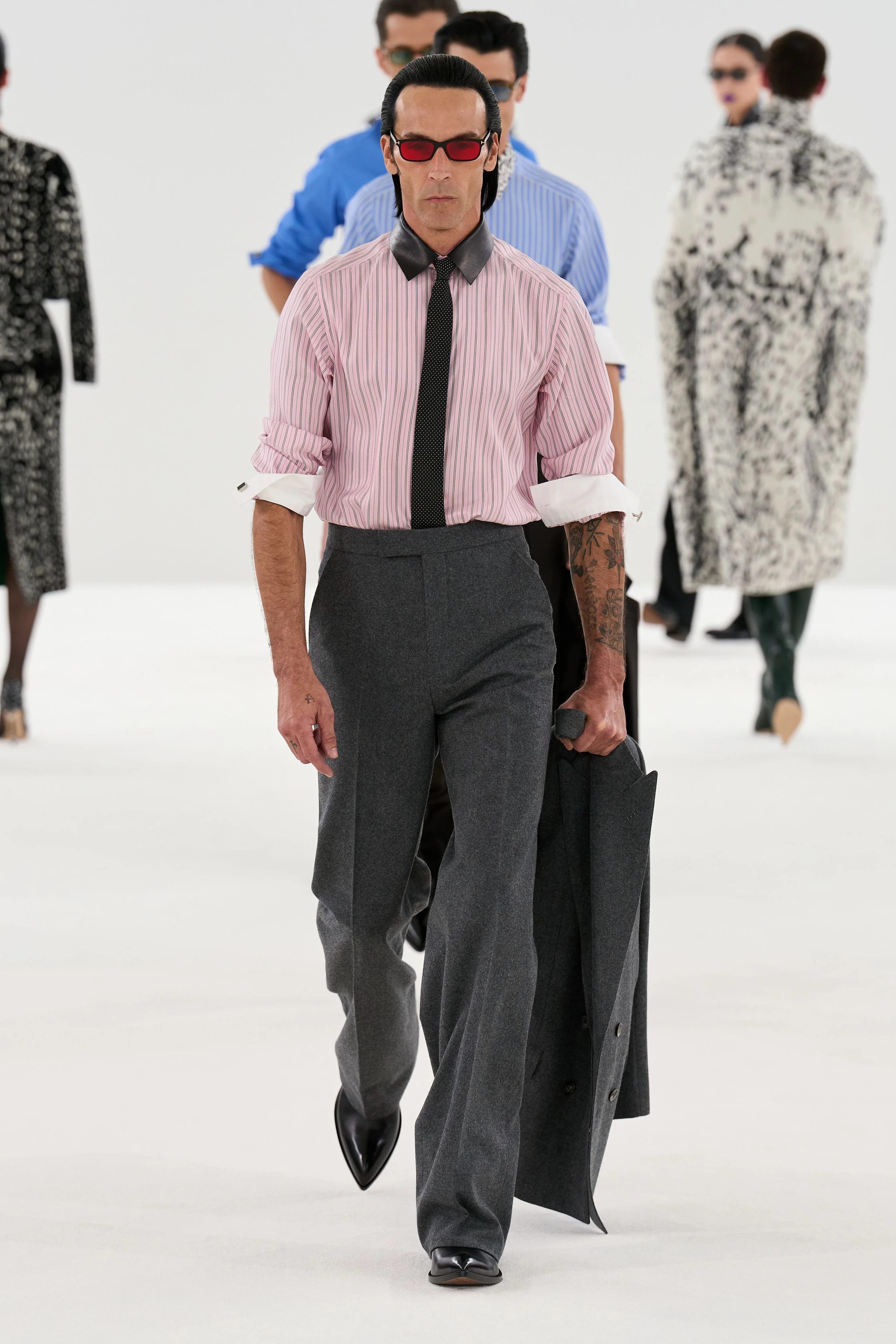 Haider Ackermann: Новий, зухвалий погляд на спадок Tom Ford.
5