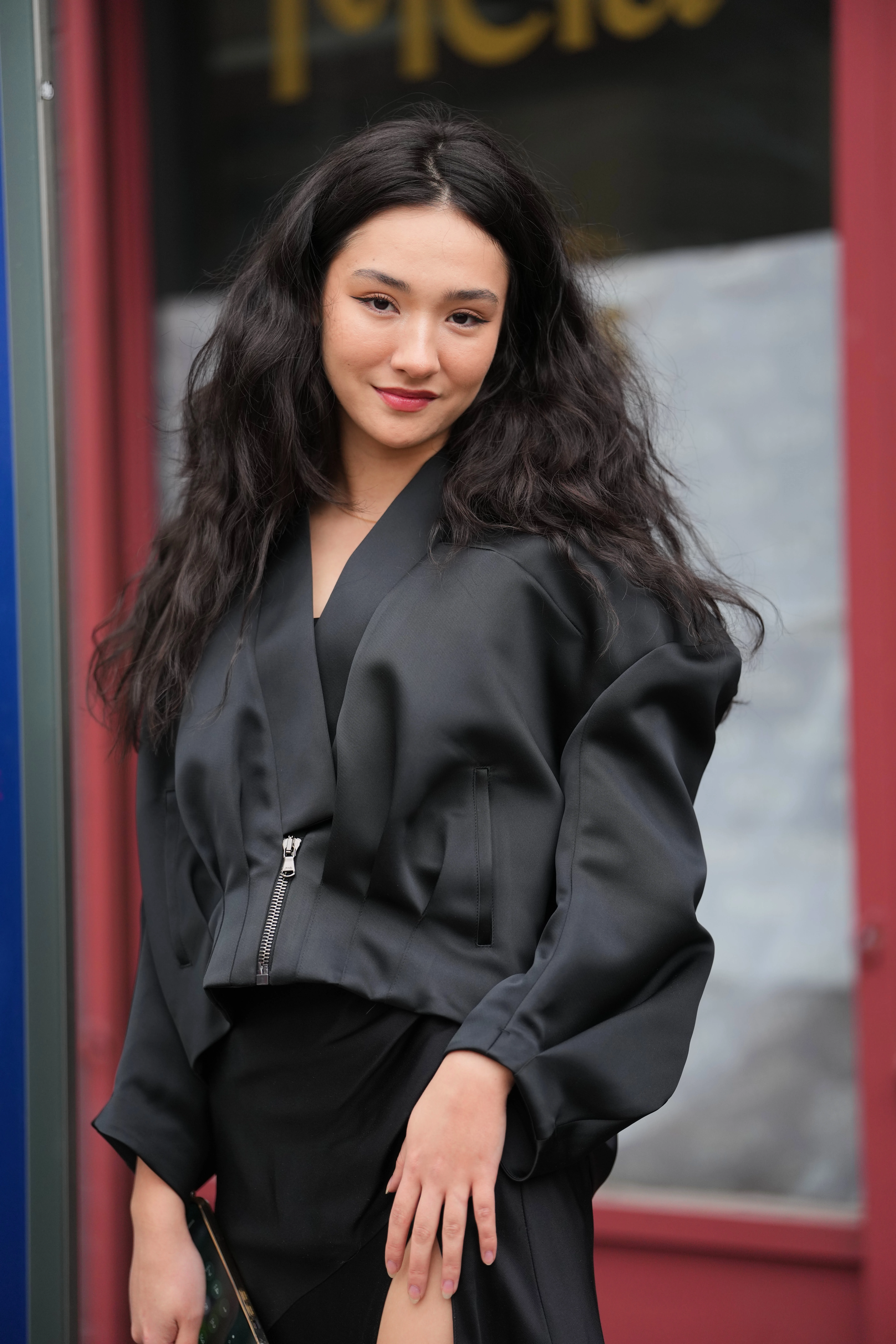 Бомбер – топова весняна куртка 2026.
2