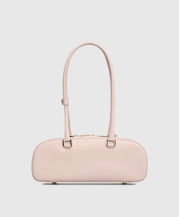 Ця елегантна сумочка — найвлучніший відтінок для теплої пори року.
11