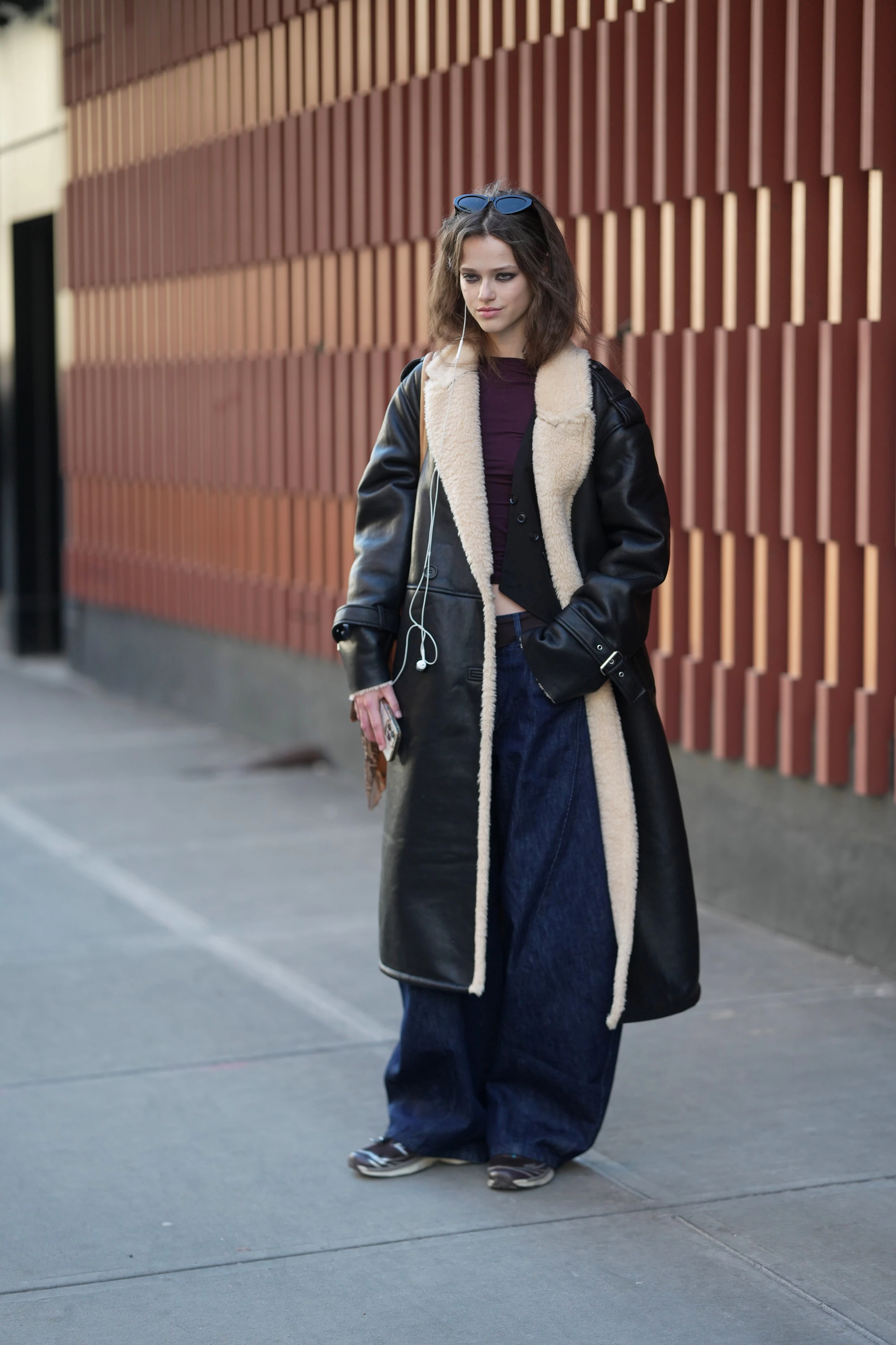 Наймодніші джинси сезону: нова вічна класика 23 Наймодніші джинси сезону: нова вічна класика
3