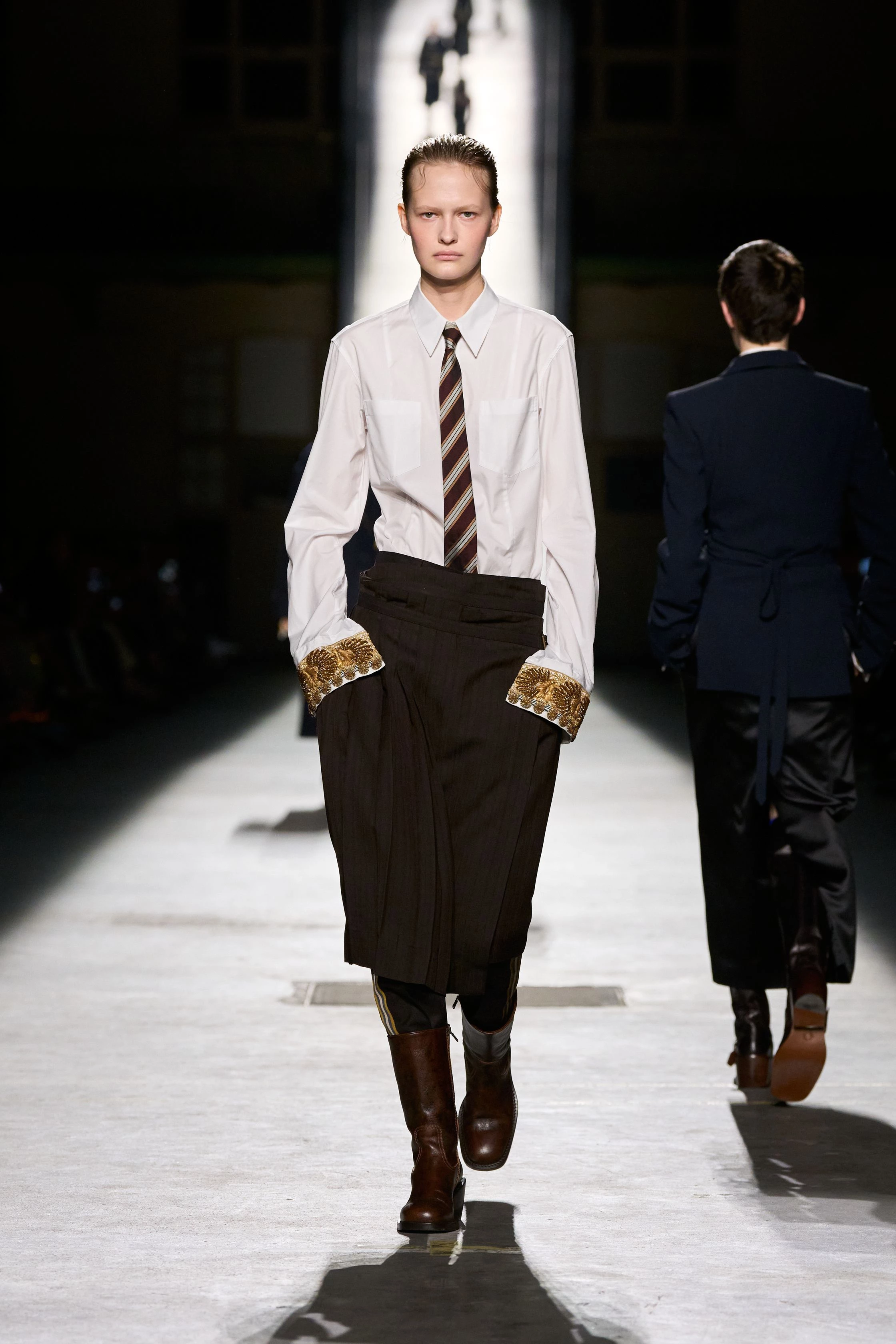 Туга за молодістю: огляд нової осінньо-зимової лінійки Dries Van Noten 2026/2027 18 Туга за молодістю: огляд нової осінньо-зимової лінійки Dries Van Noten 2026/2027
1