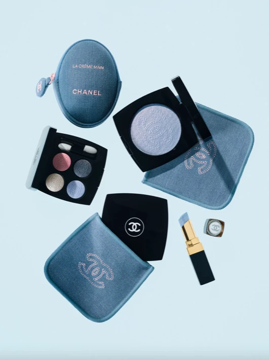 Відлуння дев'яностих у свіжій косметичній лінійці Chanel.
5