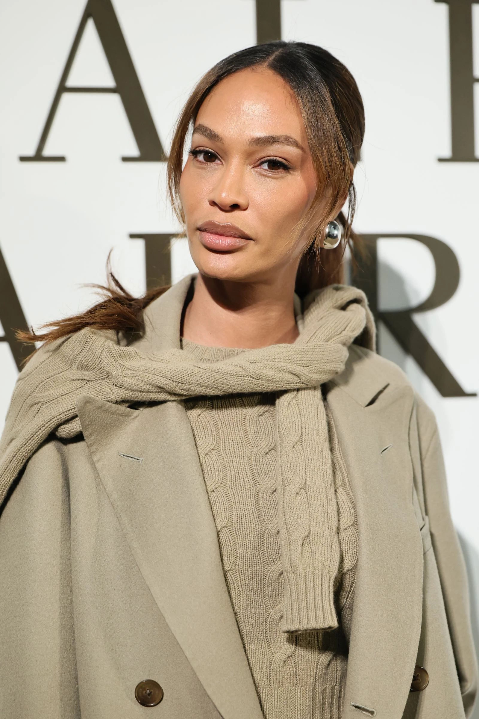 Сережки як заміна мейкапу: топ-тренд 2026
7