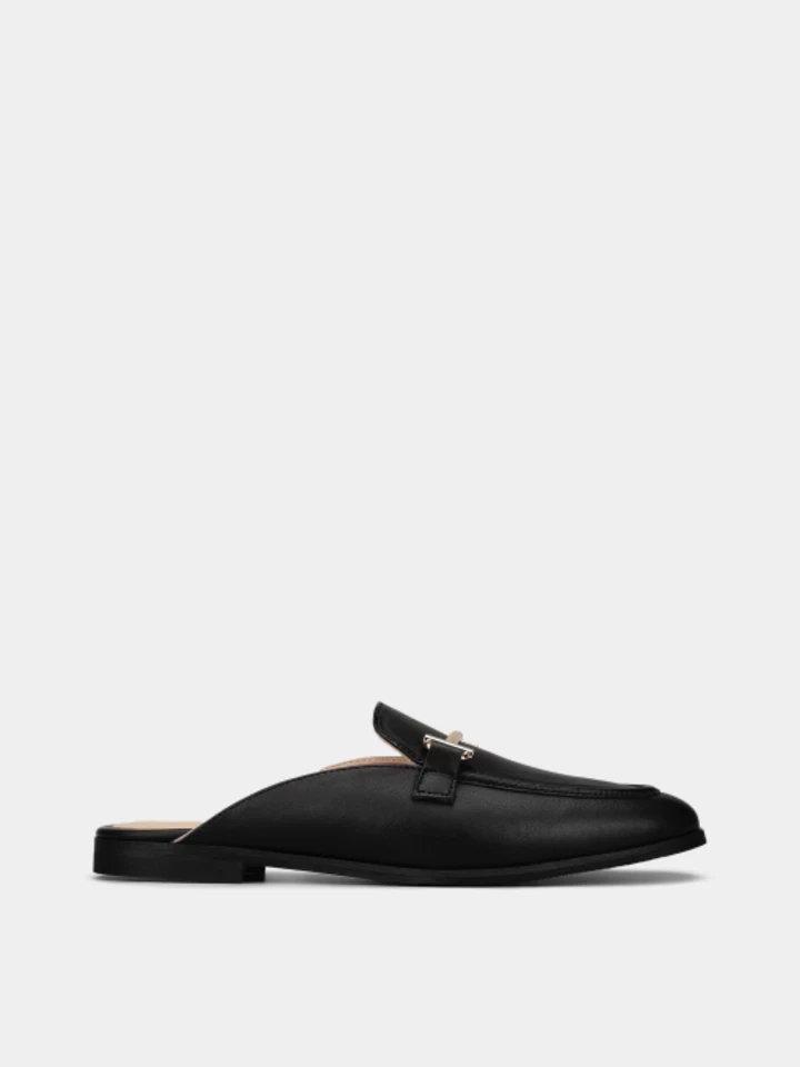 Лофери з відкритим носком: чудовий вибір літнього міського взуття 2026.
4