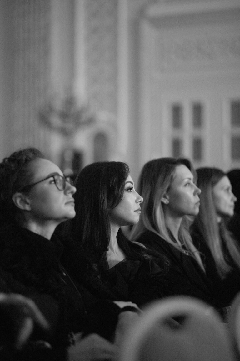 У Києві пройшла доброчинна демонстрація стрічки "Кутюр" з Анджеліною Джолі. 6