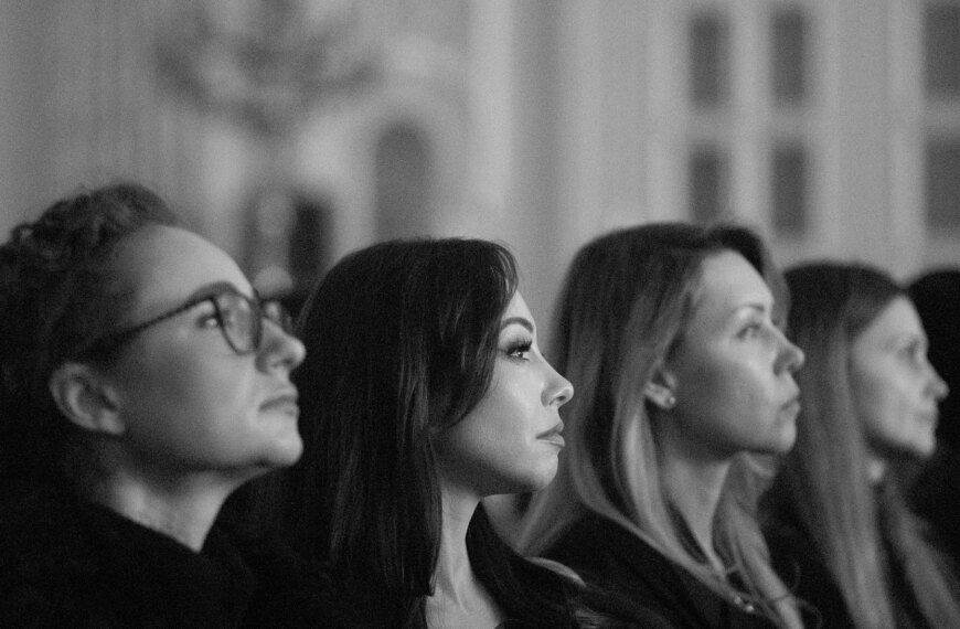 У Києві пройшла доброчинна демонстрація стрічки “Кутюр” з Анджеліною Джолі.