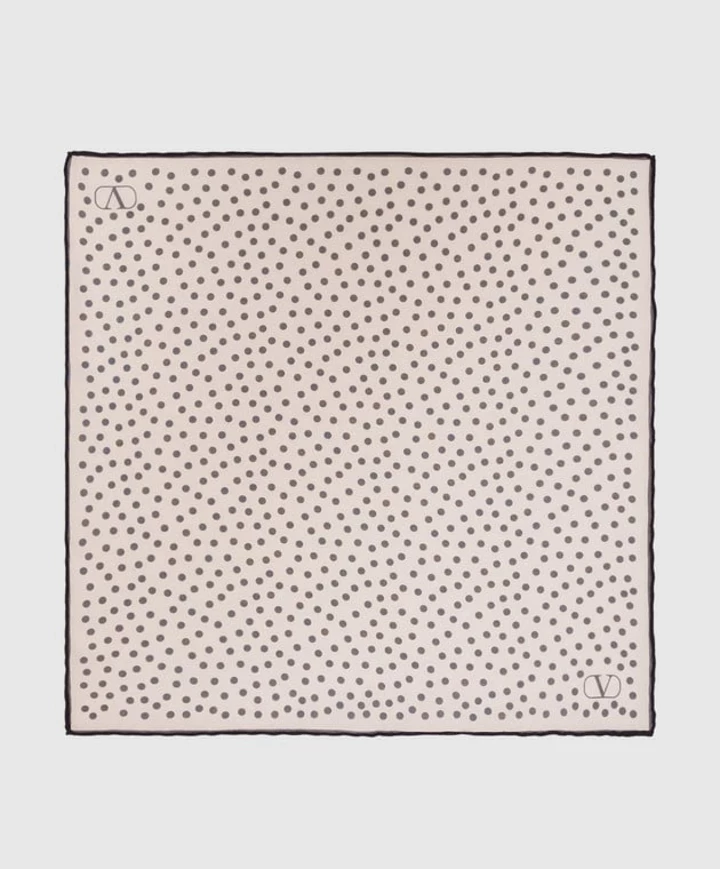 Хустка на шиї: головний тренд сезону в дусі ковбойського стилю
7