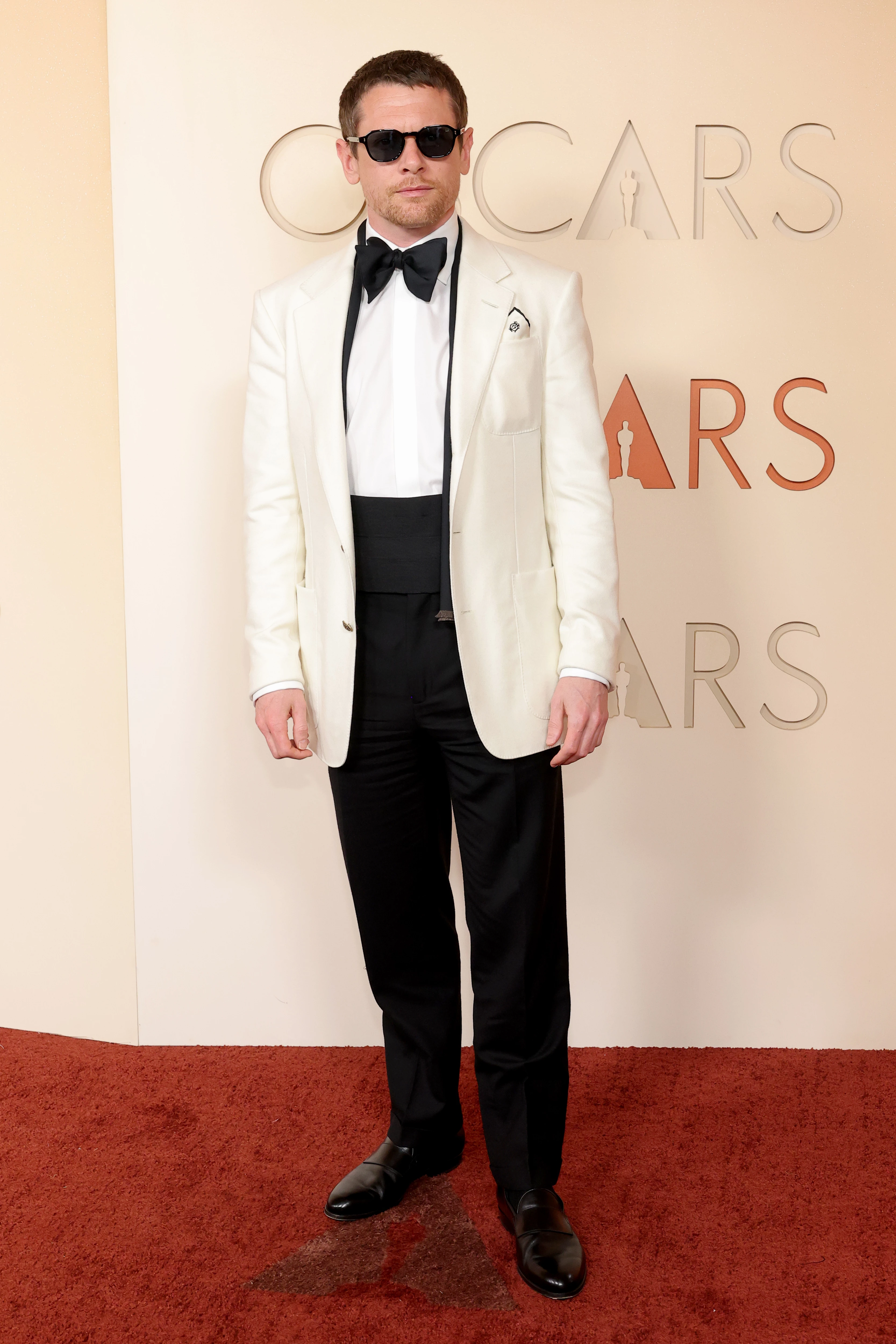 Джек О'Коннелл у костюмі Dunhill13