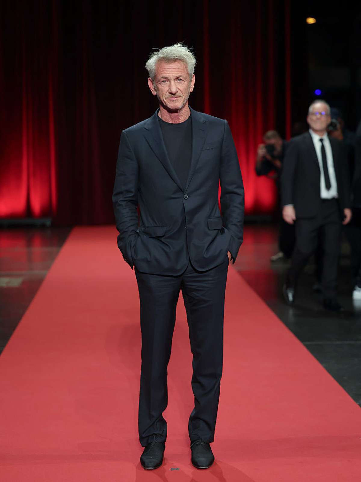 Пенн здобув "Оскар", однак не був присутній на врученні нагород, оскільки відвідав Україну. 8 Пенн здобув "Оскар", однак не був присутній на врученні нагород, оскільки відвідав Україну.
2