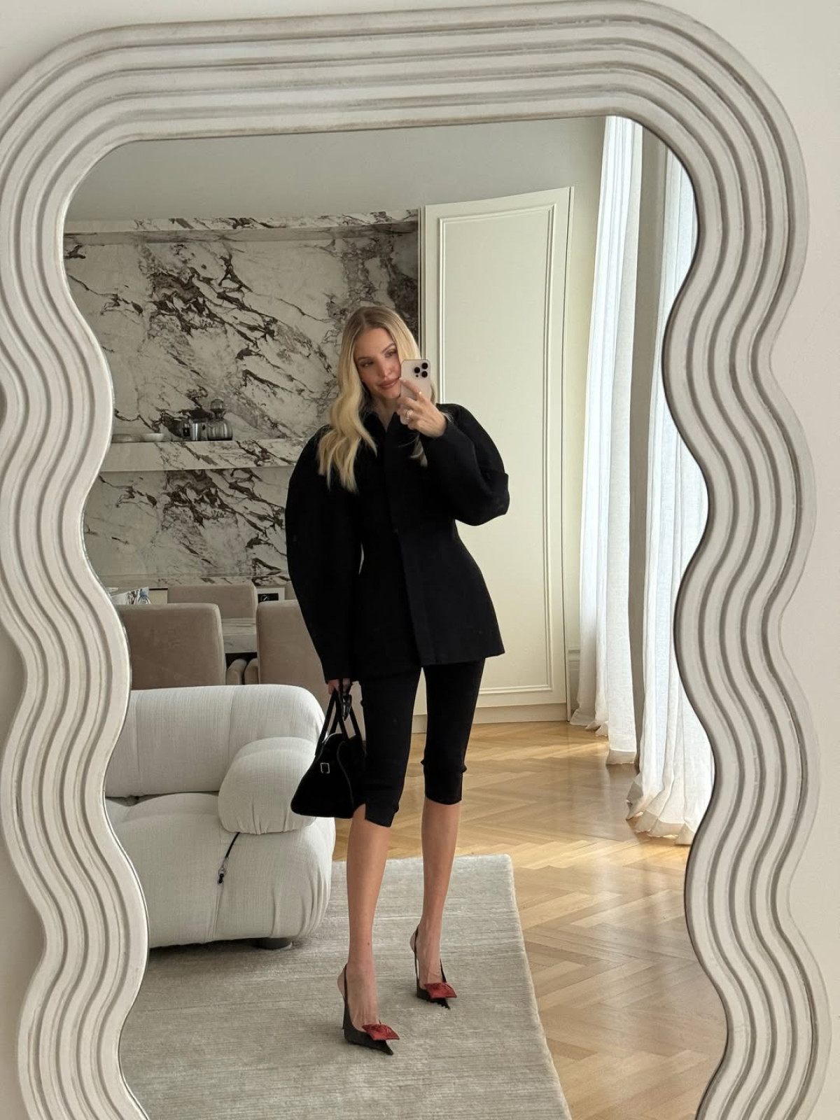 Бойові дії продемонстрували незмінне прагнення людей до стильного одягу, навіть у важкі періоди. Розмова з власницею марки Bazhane, Анною Шведовою.
17