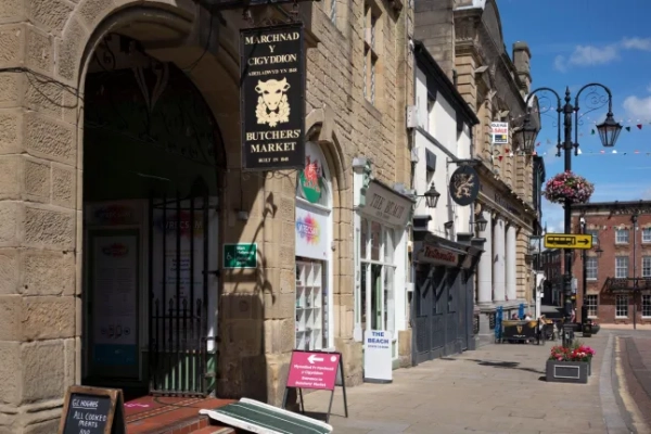 2RD4Y60 Рексем, Хай-стріт, М'ясний ринок, центр міста, Клуйд, Північний Уельс, Велика Британія