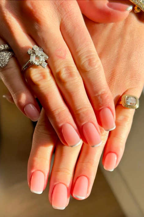 Квадратні нігті знову в тренді: актуальний манікюр весни 2026 і стильні поради. 5