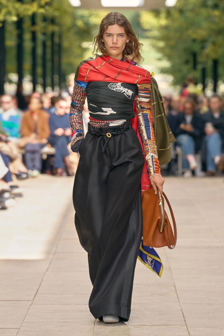 Шовкова хустка 2026: Акцентний аксесуар твого стилю 1