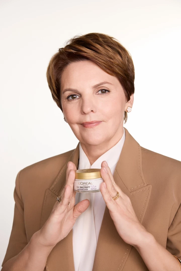 Олена Фроляк, телеведуча та представниця лінійки Age Expert L'Oréal Paris, – про міць, роки, улюблену косметику та літературу
9