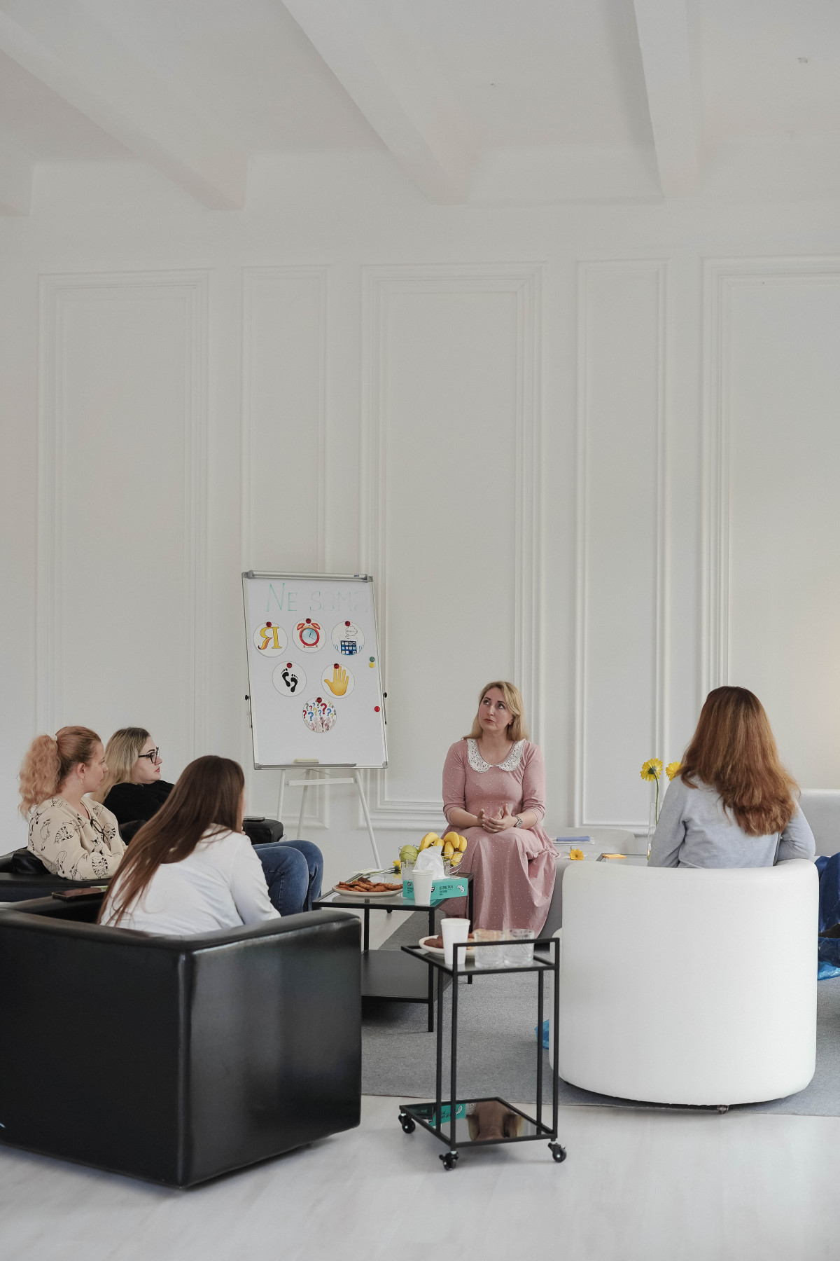 "Не самотні": Як дружини воїнів долають довгі роки чекання та знаходять сили триматися 12 "Не самотні": Як дружини воїнів долають довгі роки чекання та знаходять сили триматися
4