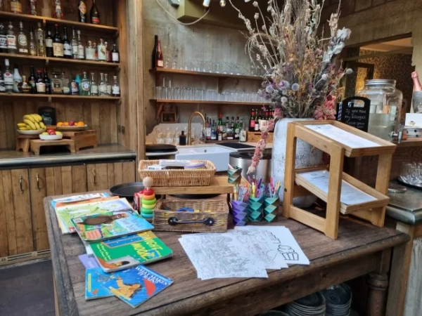 Я зупинився в розкішному сімейному готелі Великої Британії з доглядом за дітьми, поки ви насолоджуєтеся спа-центром 16