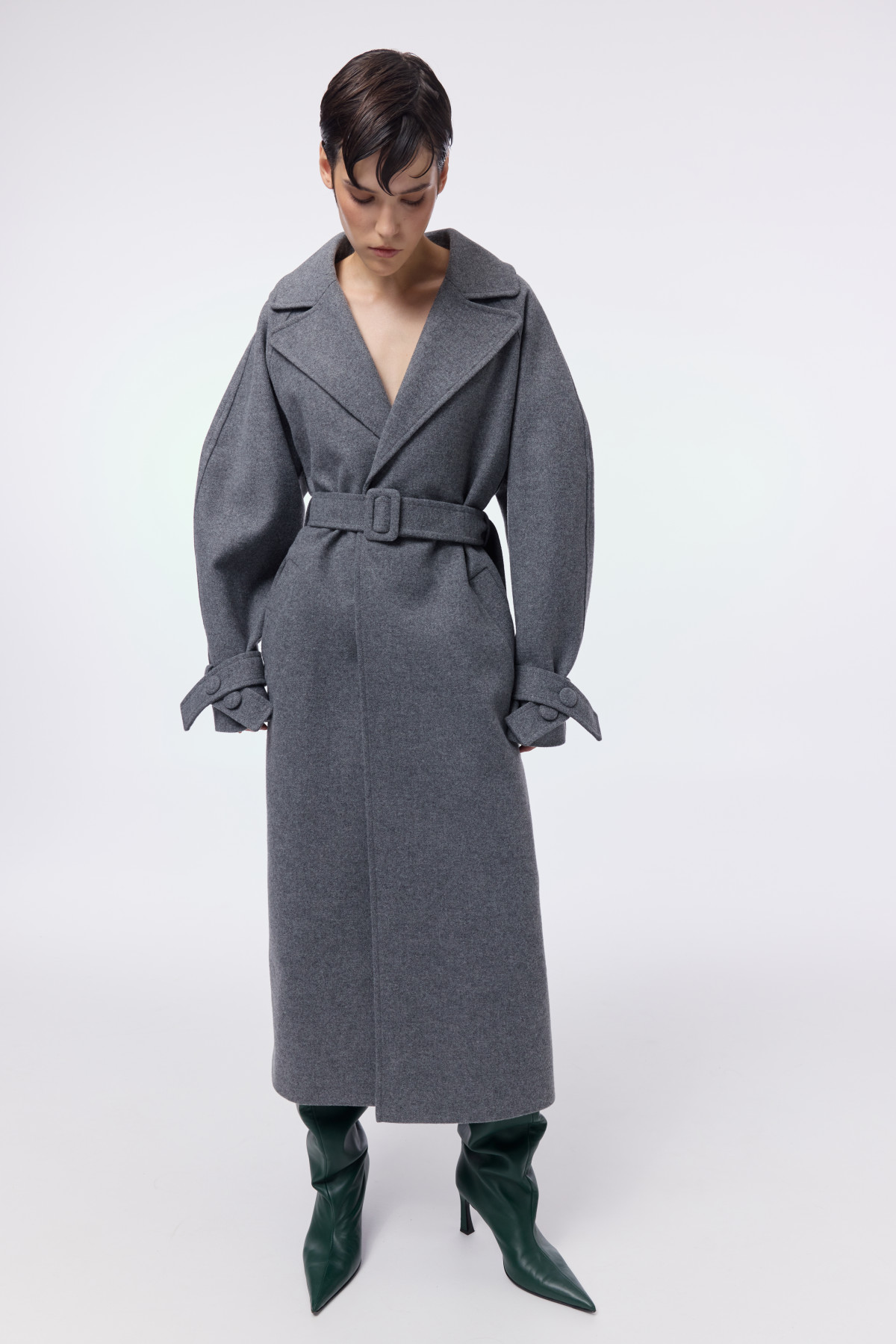 Бойові дії продемонстрували незмінне прагнення людей до стильного одягу, навіть у важкі періоди. Розмова з власницею марки Bazhane, Анною Шведовою.
6