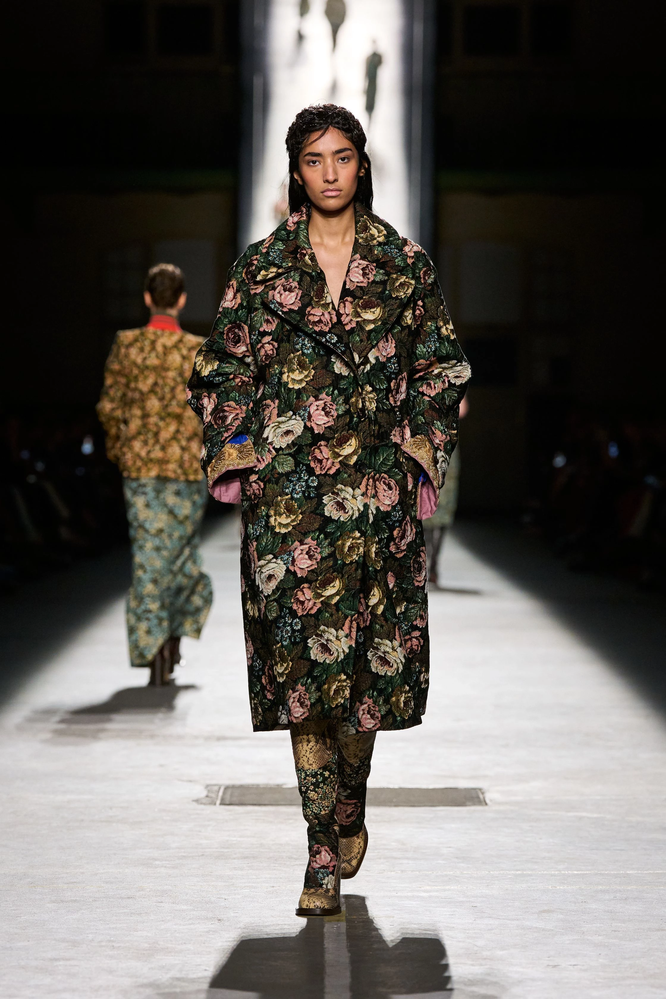 Туга за молодістю: огляд нової осінньо-зимової лінійки Dries Van Noten 2026/2027 25 Туга за молодістю: огляд нової осінньо-зимової лінійки Dries Van Noten 2026/2027
8