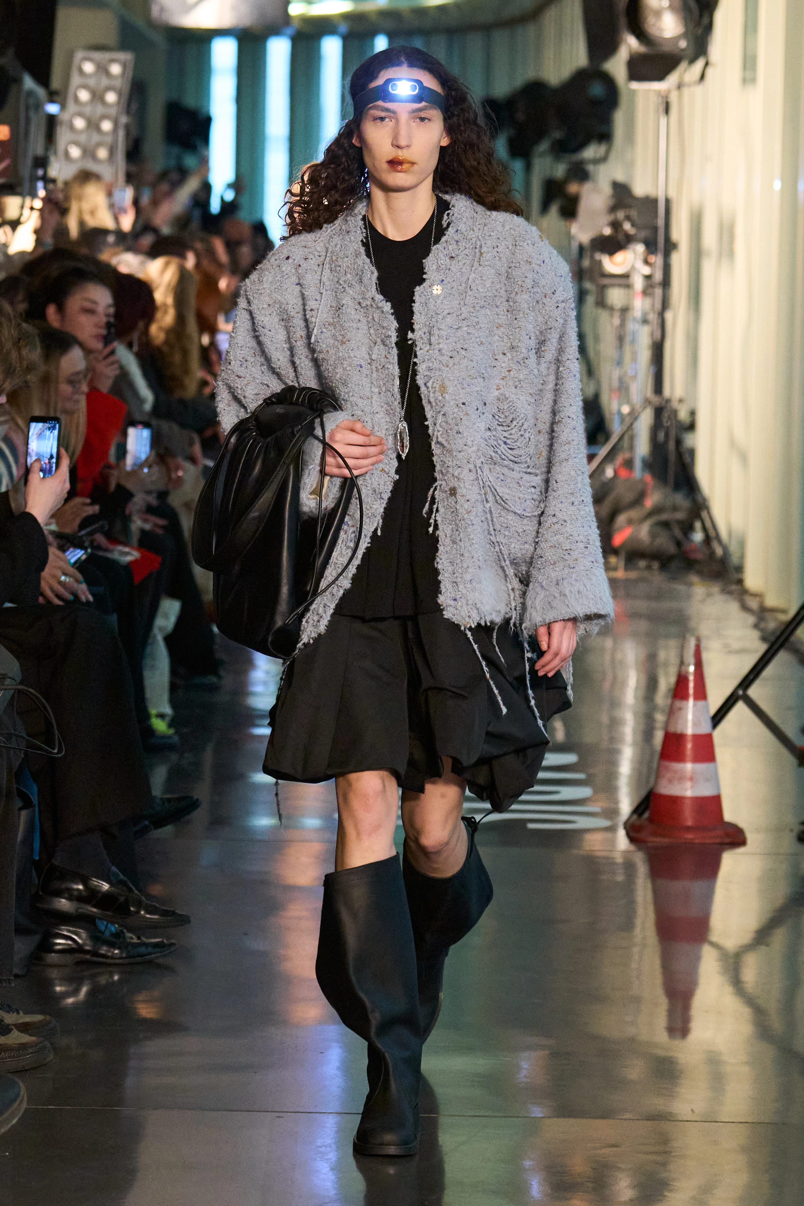 Незгасиме світло: LITKOVSKA освідчилась Києву в новій збірці. 13 Незгасиме світло: LITKOVSKA освідчилась Києву в новій збірці.
5