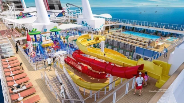 Круїзний лайнер Disney Adventure.