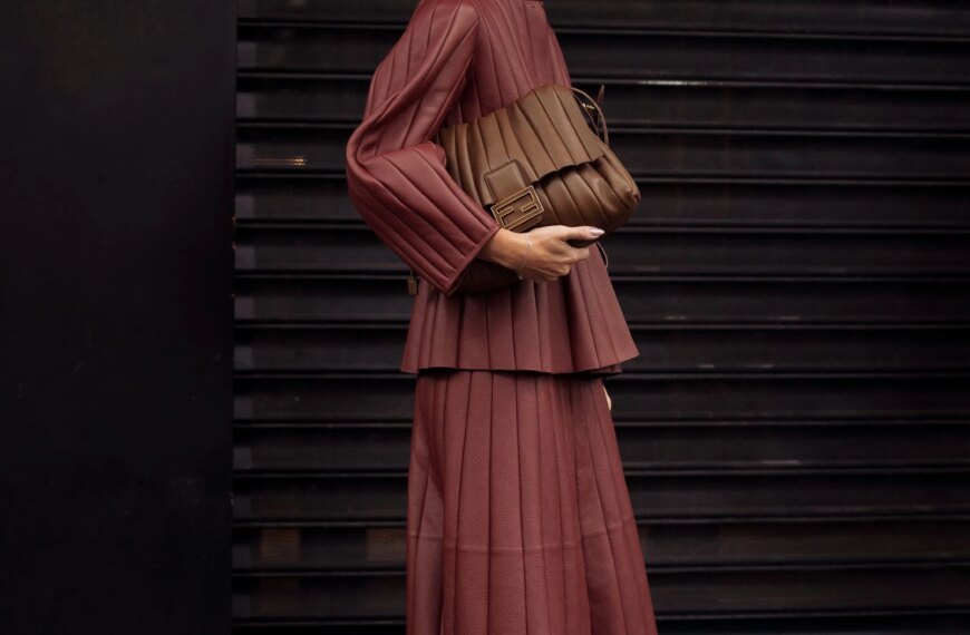 Головна 153 Клиноподібні мюлі: несподіваний писк моди та найкращий вибір взуття на цю весну.