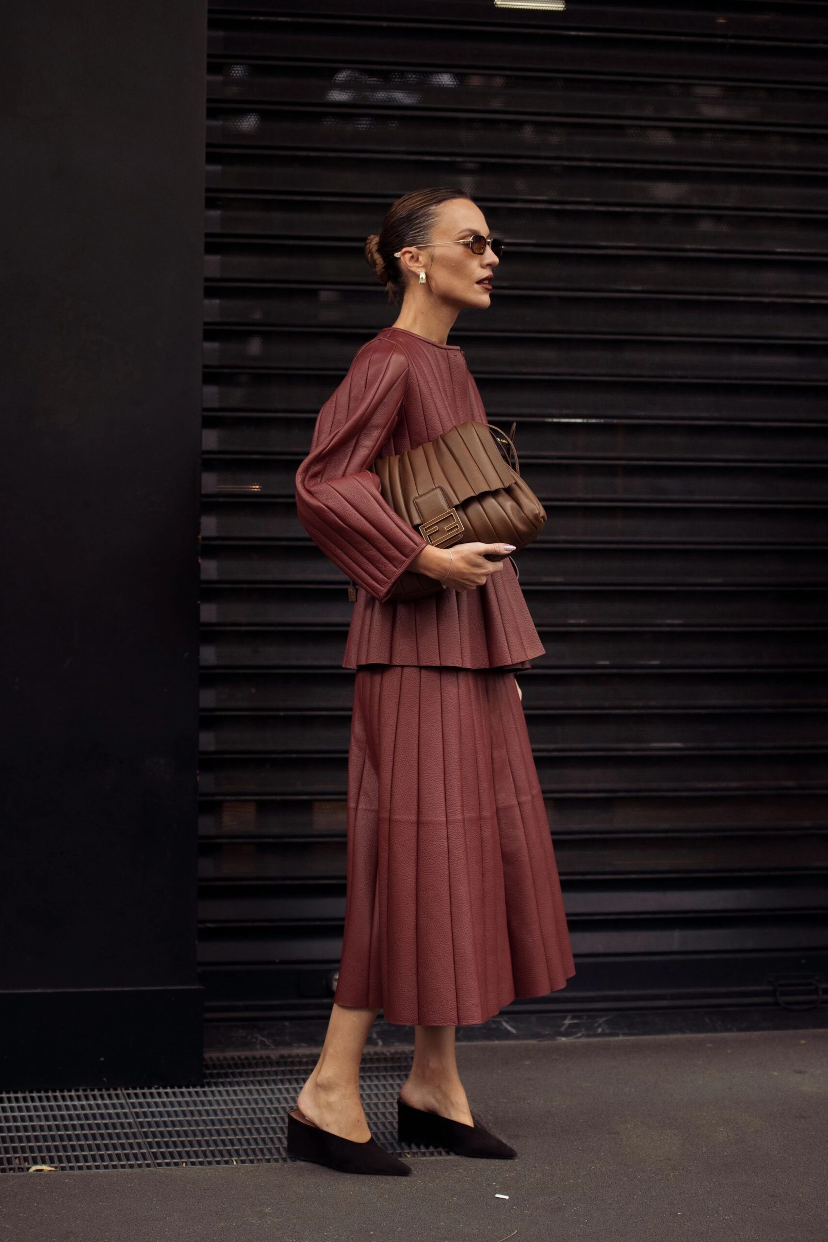 Головна 157 Клиноподібні мюлі: несподіваний писк моди та найкращий вибір взуття на цю весну.