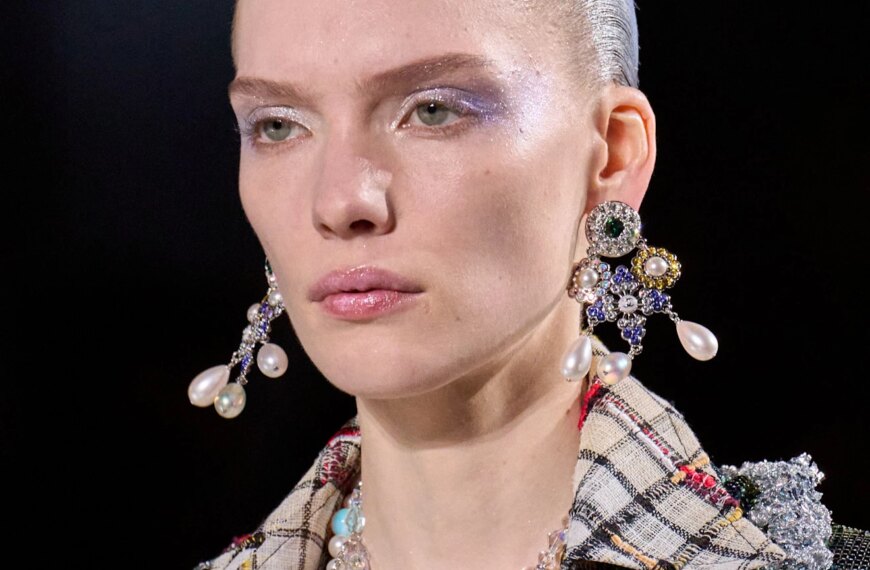 7 головних б’юті-тенденцій з Паризького тижня моди, популярних восени 2026 року.