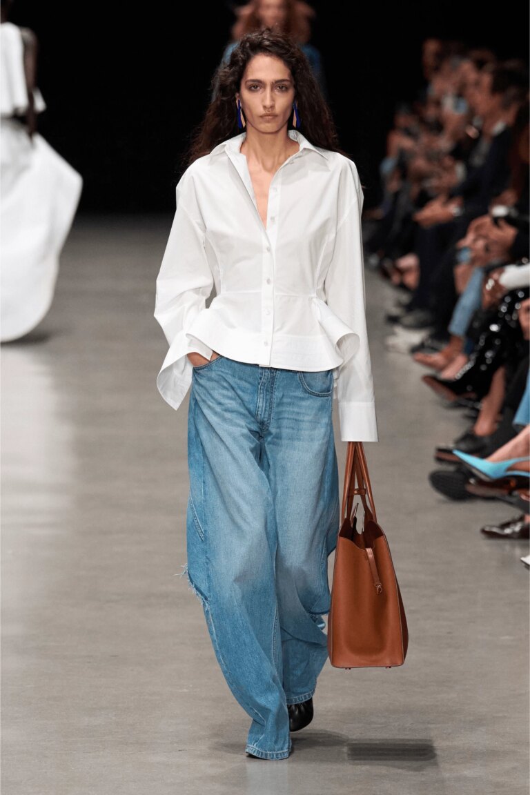 Денім з вишуканим білим верхом: головний міський тренд весняно-літнього сезону 10