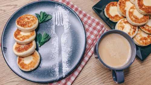 Чому сирники втрачають форму, стають жорсткими та плоскими?