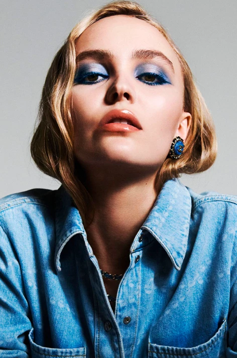 Відлуння дев'яностих у свіжій косметичній лінійці Chanel.
0