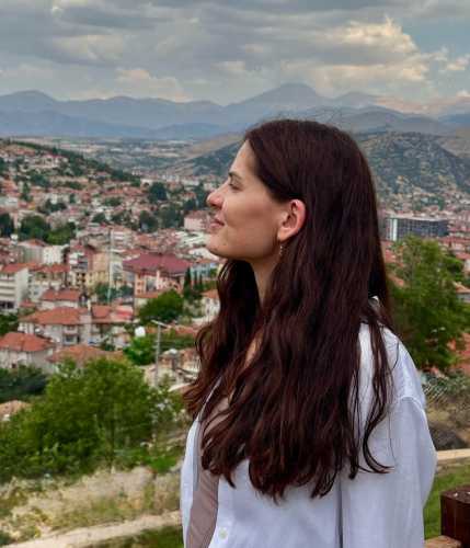 Вдячна собі за відмову від змін зовнішності: минулі модні віяння, яких я уникла (і дуже добре)