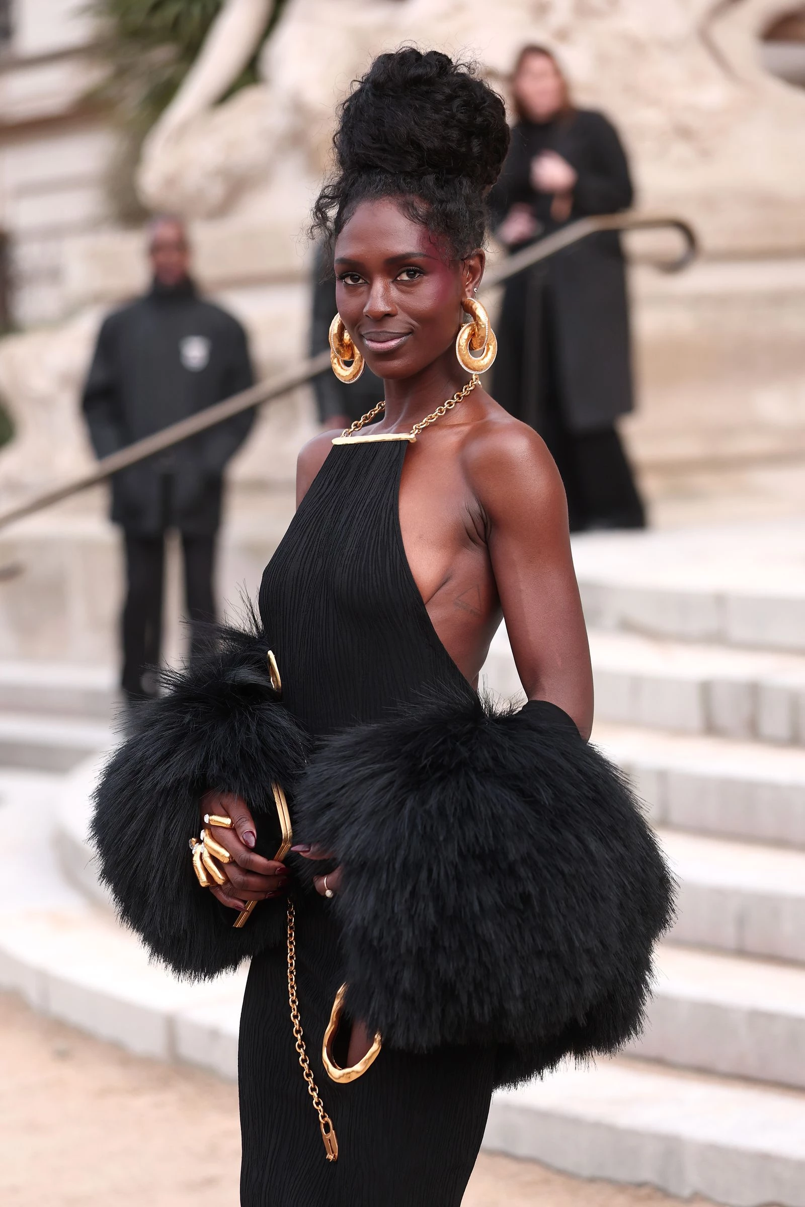 Сережки як заміна мейкапу: топ-тренд 2026
5