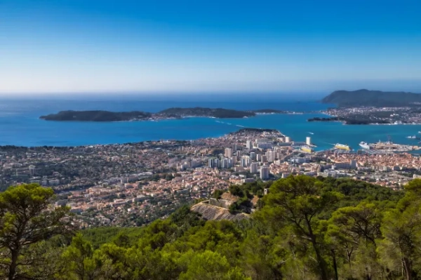 Місто Тулон, вид з вершини Мон-Фарон