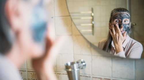 5 звичок, що тихо додають віку шкірі.