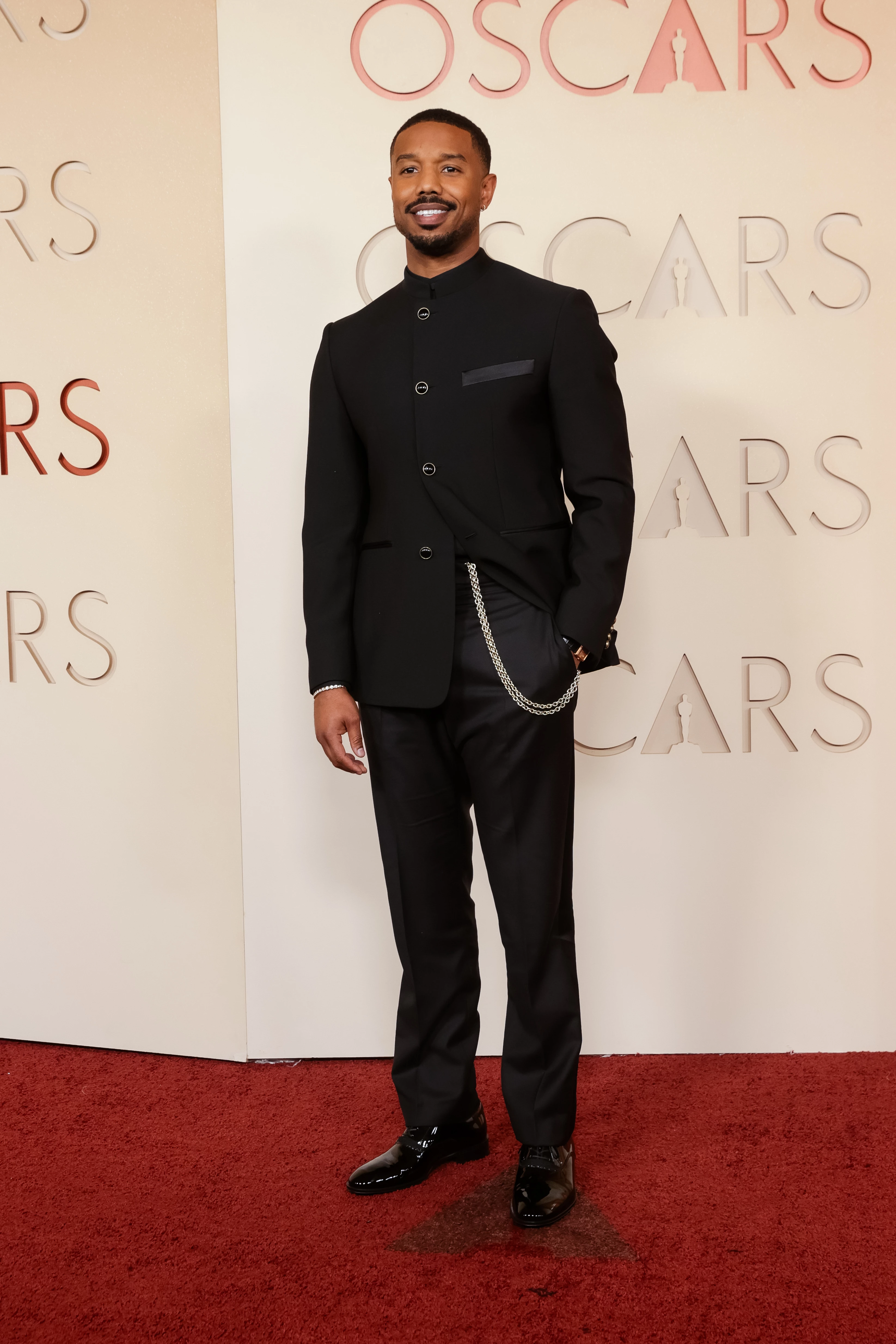 Майкл Б. Джордан в костюмі Louis Vuitton9