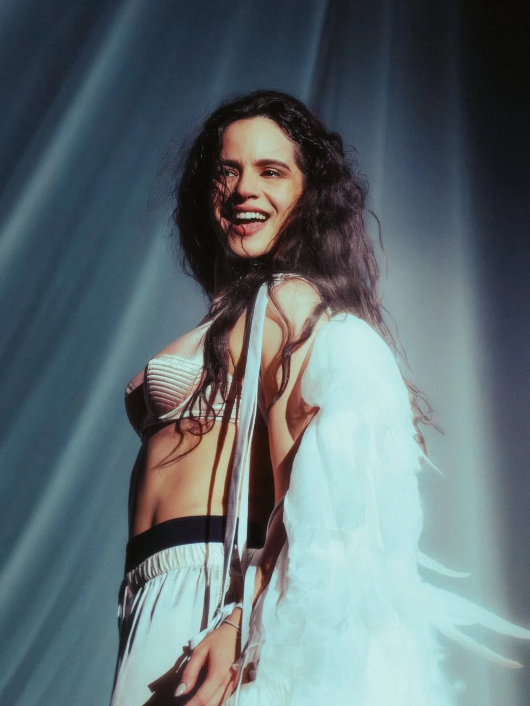 Rosalía: Найбільш обговорювані вбрання з її ефектного світового турне LUX
0