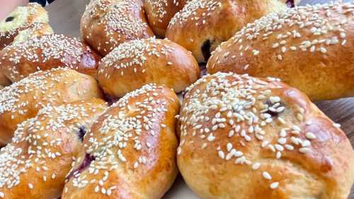 Причини розтріскування випічки та витікання начинки