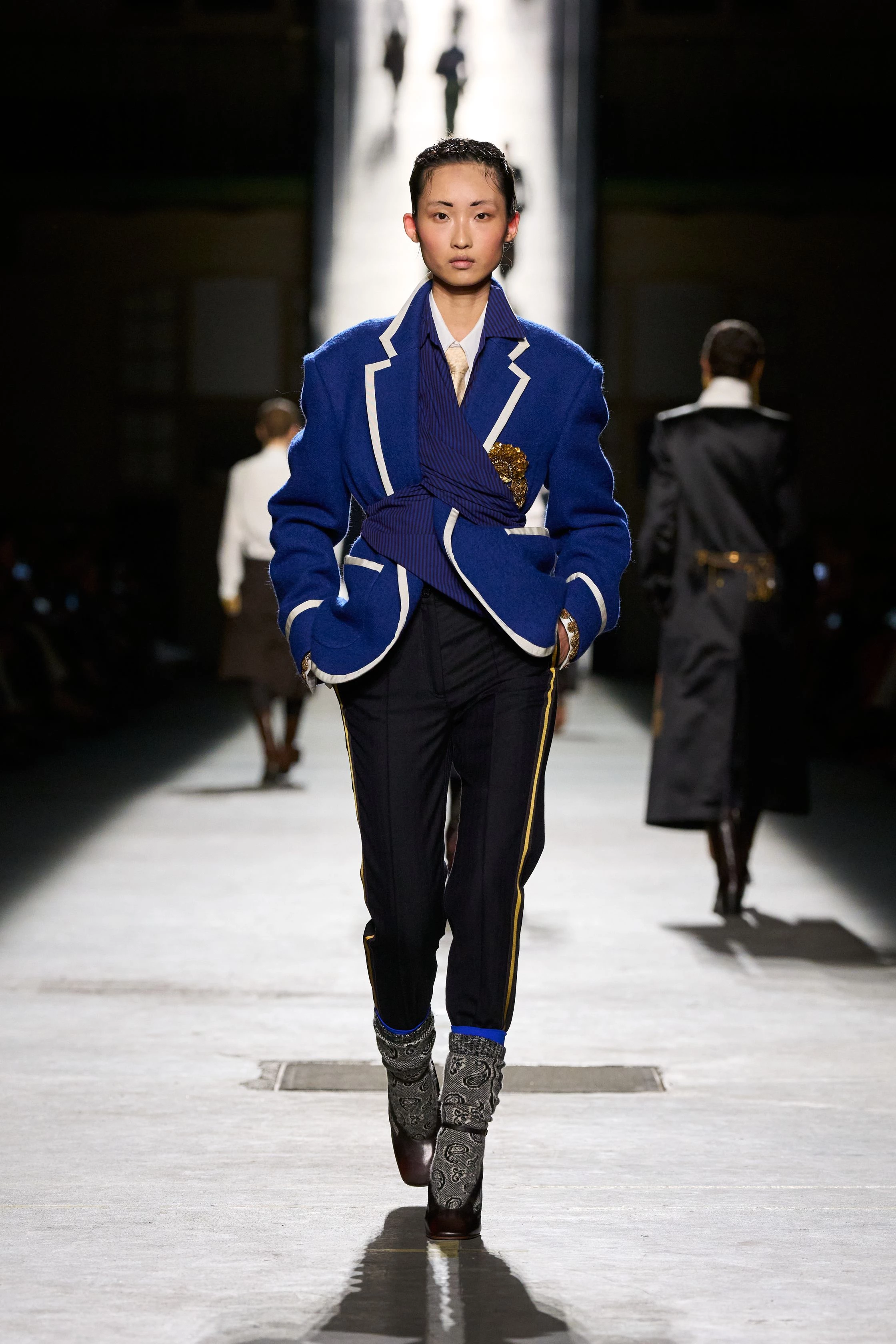 Туга за молодістю: огляд нової осінньо-зимової лінійки Dries Van Noten 2026/2027 19 Туга за молодістю: огляд нової осінньо-зимової лінійки Dries Van Noten 2026/2027
2