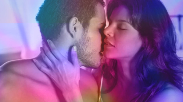 Пара інтимно займається