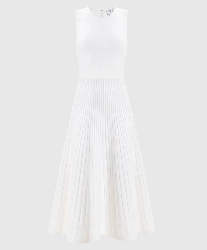 Найактуальніші весняні образи суконь від іменитих стилістів.
3