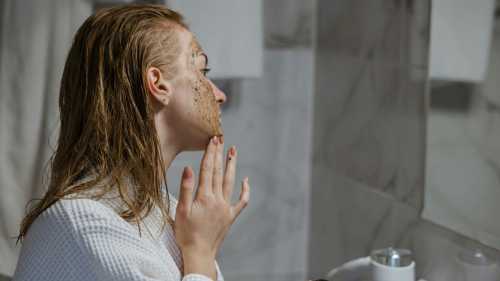 Час прощатися з косметикою абрикосових ядерець та алкоголю.