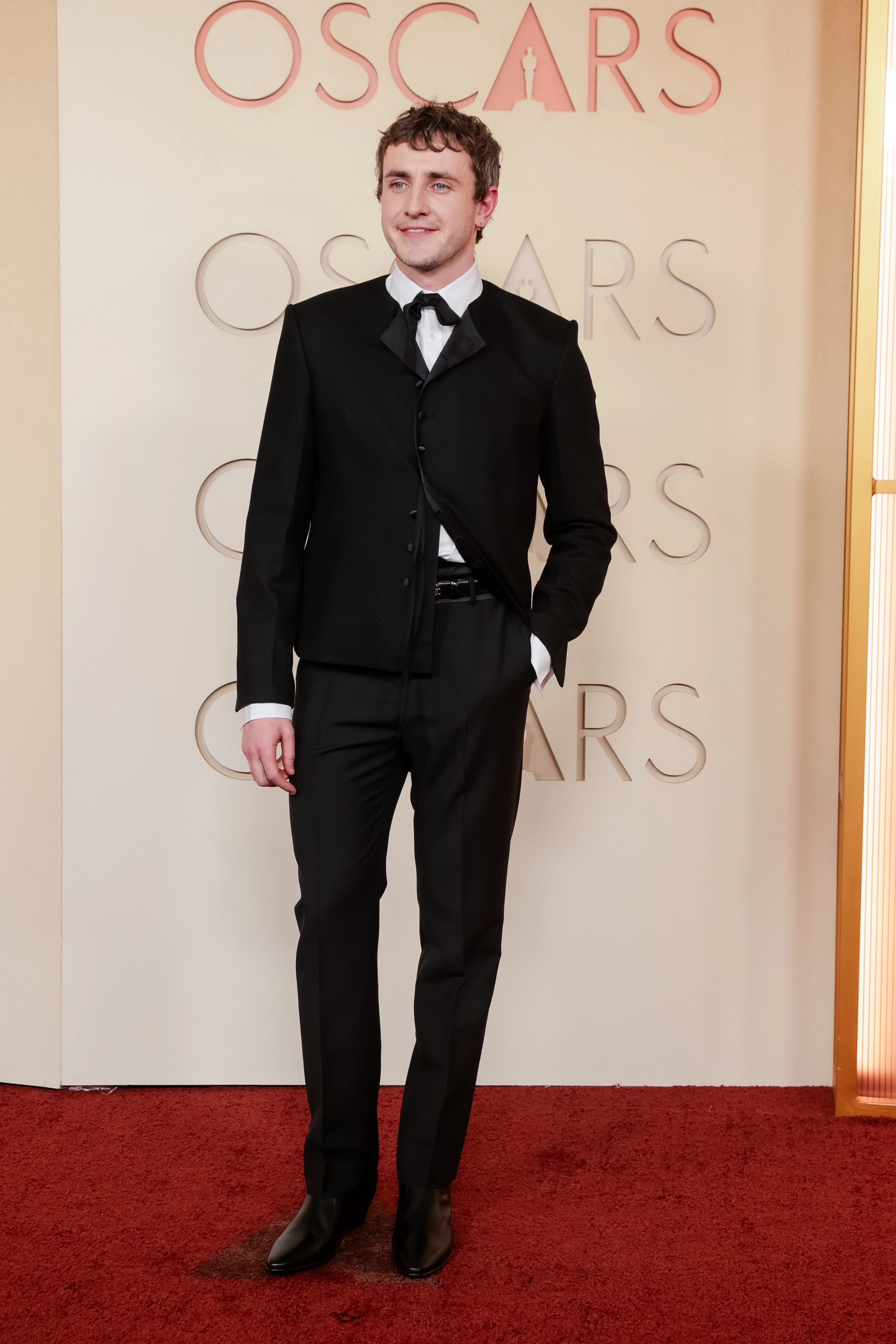 Пол Мескаль у костюмі Celine, прикрасах та годиннику Cartier8