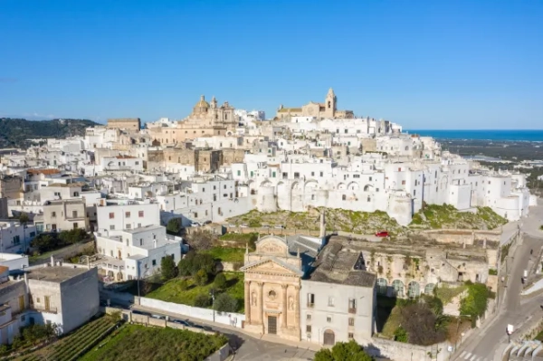 Найкращі альтернативи Санторіні та Міконосу, які дешевші та все ще знаходяться в Європі 8