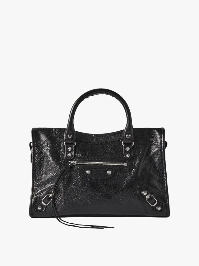 Чи варті перепродажу брендові сумки у 2026?
13