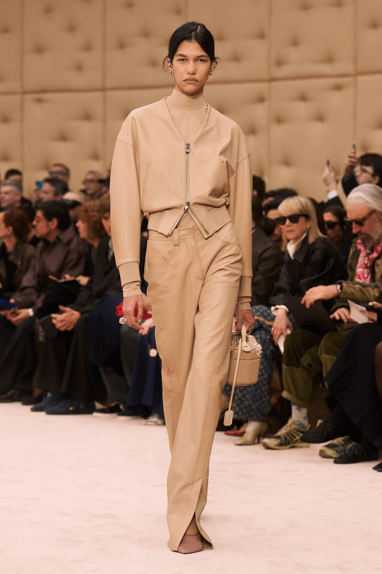 Розрізані штани: пік сексуальності та головний тренд 2026 року, що перетворює навіть&hellip;