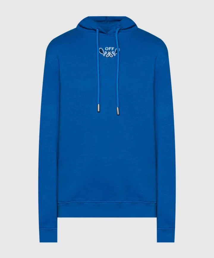 Цей звичайний предмет знову в топі весняних тенденцій.
7