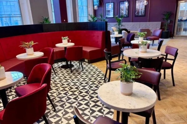 Зал очікування першого класу LNER на станції Кінгс-Крос у Лондоні